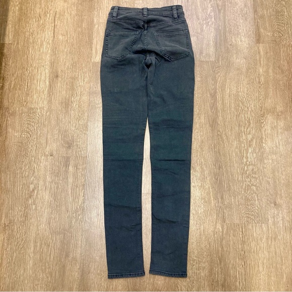 Divided H&M Women’s Charcoal High-Waisted Jeans Zipper Accent Moto Size 2 - Picture 7 of 15